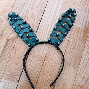 Headband with bunny ears in leather leather straps and beads